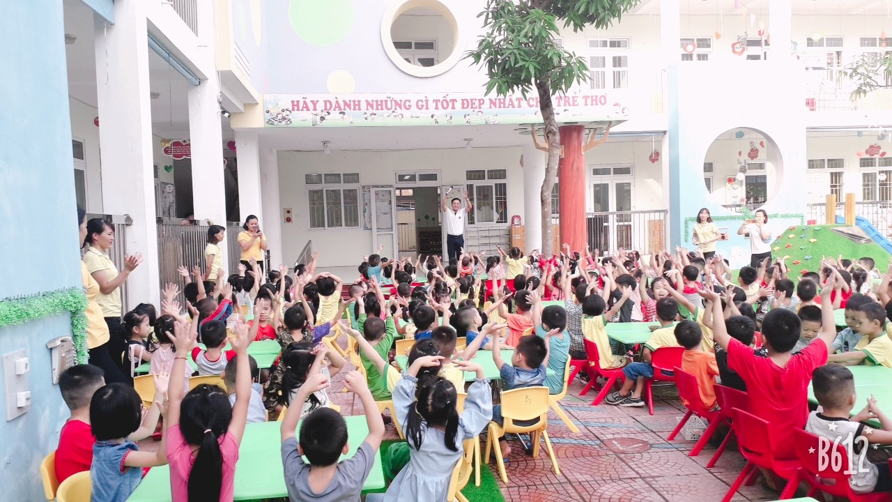 Các bé Trường Mầm Non Kim Đồng nghỉ dịch Covid- 19 ở nhà vẫn được hoạt động, trải nghiệm như ở trường.